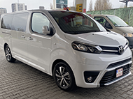 prenajom-9miestneho-auta-toyota-proace1